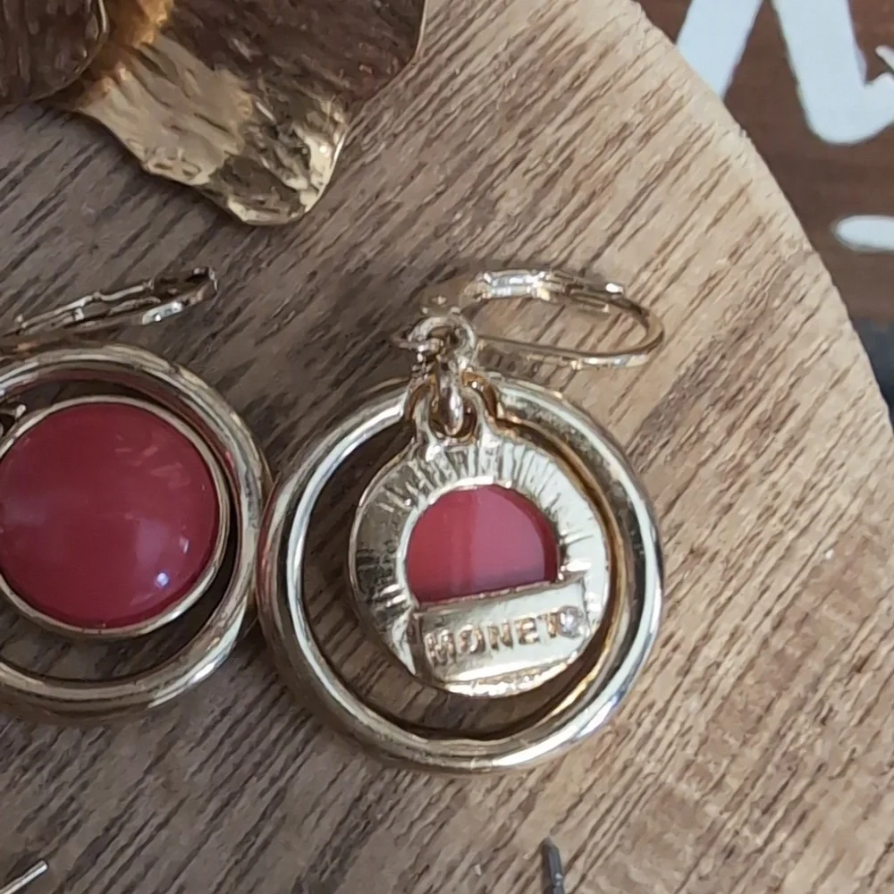 Vintage 7 Piece Gold Toned Earring Set - Picture 12 of 12